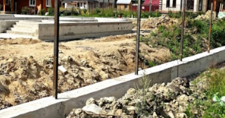 Фундамент под забор заказать в Долгопрудном - заливка фундамента для забора | от 1543 за п.м.